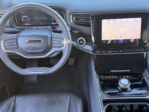 Used 2022 Jeep Wagoneer Series II w/ Premium Group I image 12