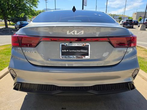 Certified 2022 Kia Forte LXS FWD image 6
