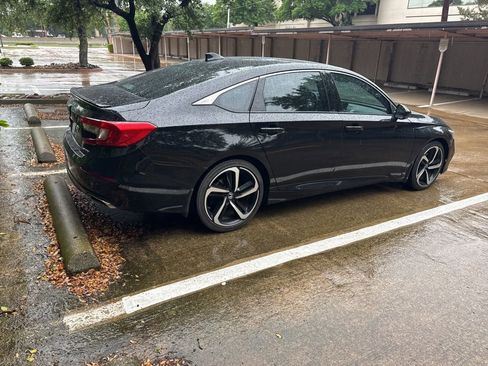 Used 2018 Honda Accord Sport image 9