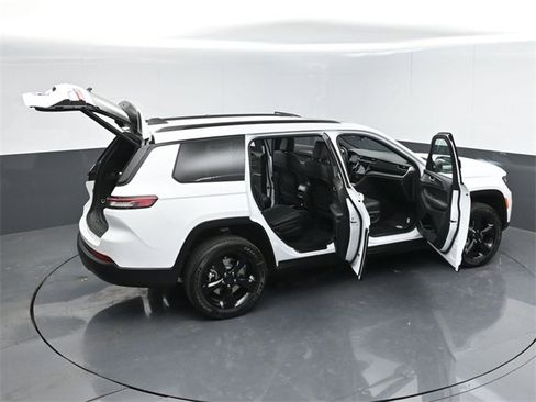 New 2025 Jeep Grand Cherokee L Altitude image 54