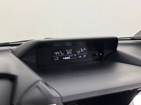 Used 2022 Subaru Crosstrek 2.0i Premium AWD/4WD image 25