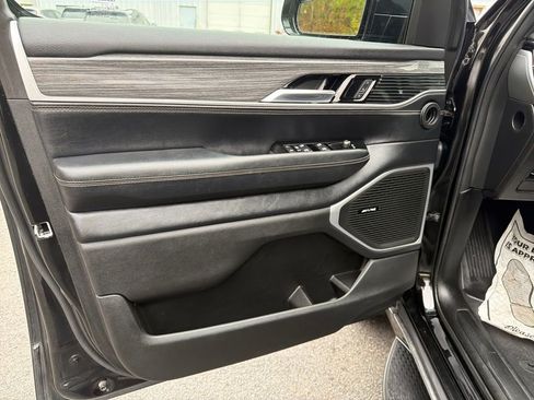 Used 2022 Jeep Wagoneer Series II image 12