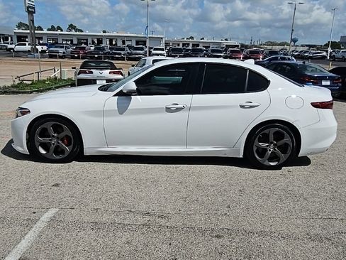 Used 2018 Alfa Romeo Giulia RWD image 4