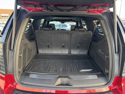 Used 2025 Chevrolet Suburban High Country image 34