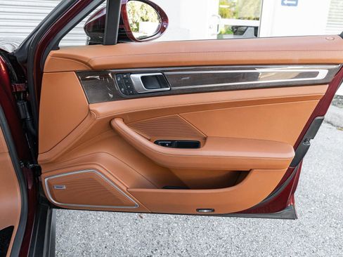 Used 2023 Porsche Panamera 4 image 57