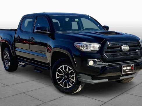 Used 2020 Toyota Tacoma TRD Sport w/ TRD Premium Sport Package image 3