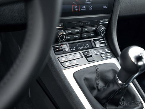 Certified 2025 Porsche 718 Cayman S RWD image 21