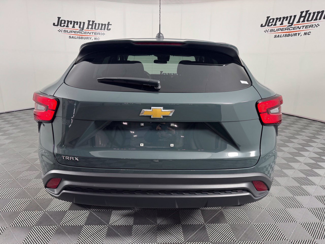 Used 2025 Chevrolet Trax LS FWD image 8