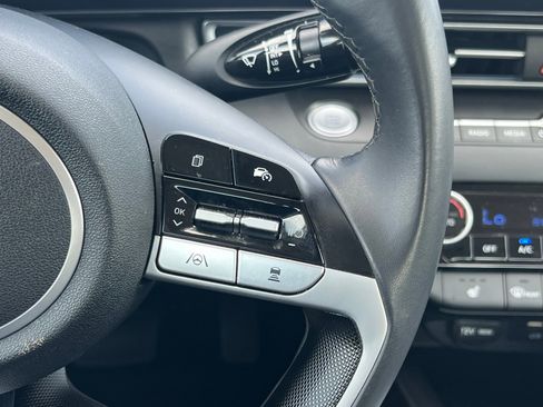 Used 2025 Hyundai Elantra Limited image 30