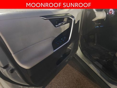 Used 2022 Toyota RAV4 XLE w/ Convenience Package image 5