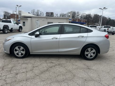 Used 2018 Chevrolet Cruze LS image 4