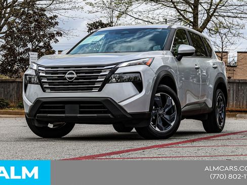 Used 2025 Nissan Rogue SV image 3