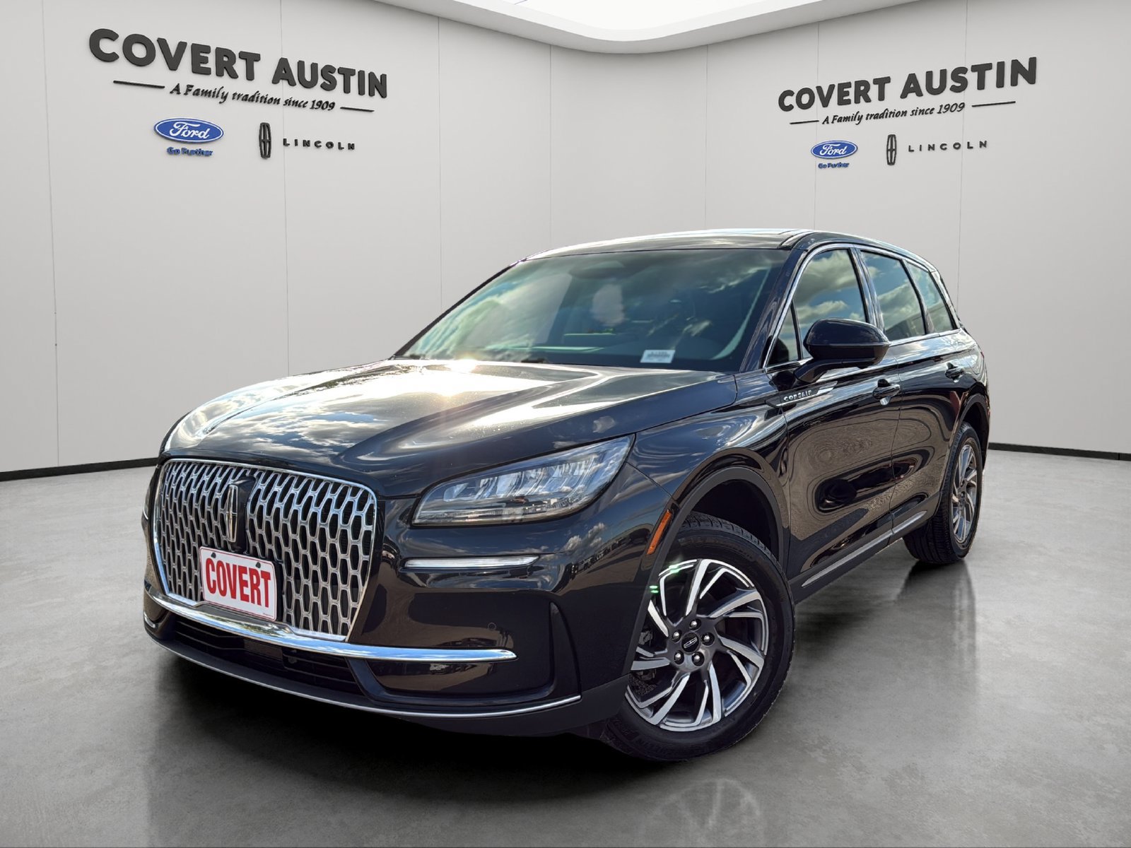 Used 2024 Lincoln Corsair FWD w/ Equipment Group 101A image 1