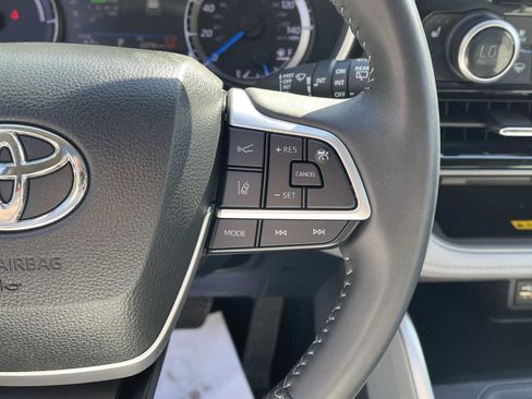 Certified 2024 Toyota Highlander XLE AWD/4WD image 23