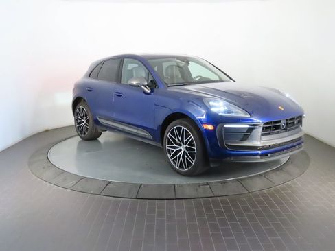 Certified 2024 Porsche Macan AWD/4WD image 9
