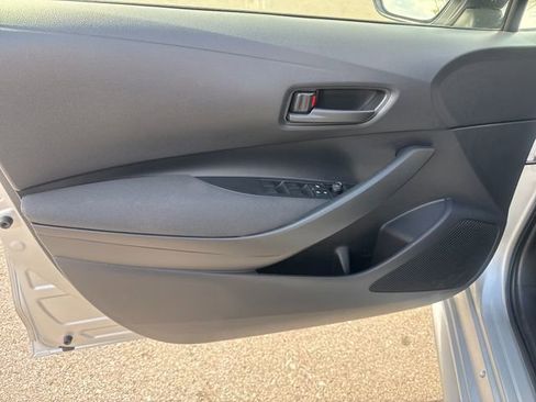 Used 2022 Toyota Corolla LE FWD image 9