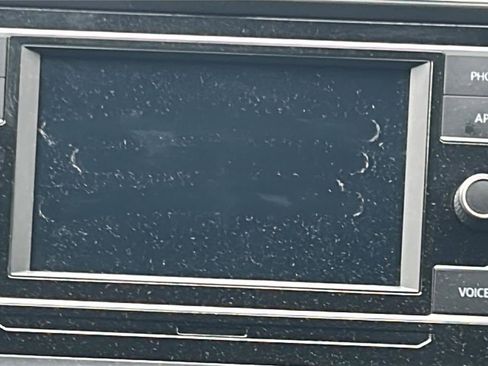 Used 2021 Volkswagen Tiguan S image 16