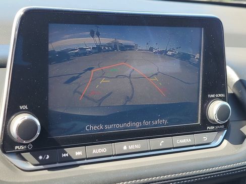 Used 2024 Nissan Rogue S AWD/4WD image 19