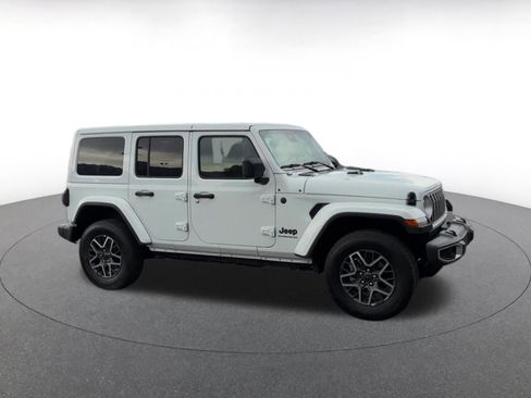 Used 2025 Jeep Wrangler Unlimited Sahara AWD/4WD image 2