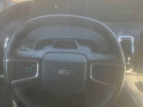 Used 2025 Ford Expedition Platinum image 7