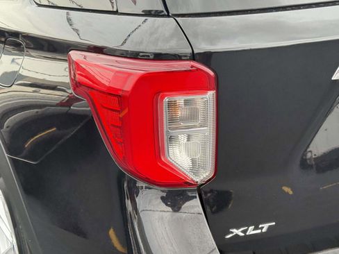 Used 2022 Ford Explorer XLT image 9