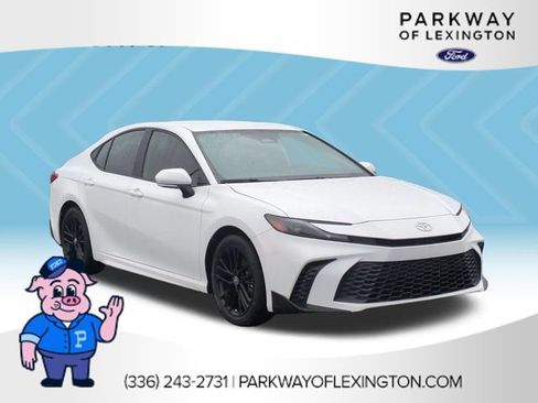 Used 2025 Toyota Camry SE w/ Convenience Package FWD image 7