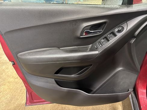 Used 2019 Chevrolet Trax LT w/ LT Convenience Package image 15