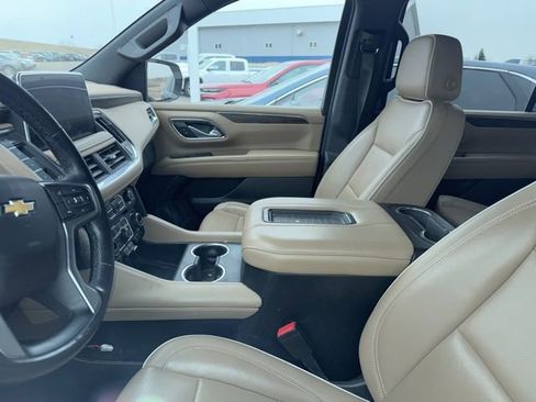 Used 2021 Chevrolet Suburban Premier image 3