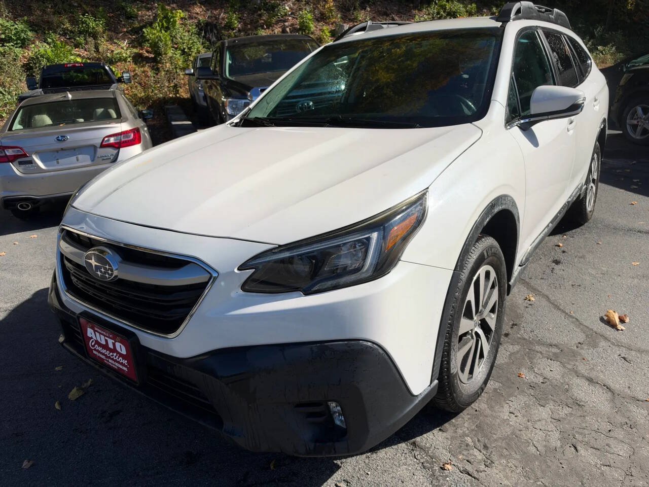 Used 2020 Subaru Outback Premium AWD/4WD image 1