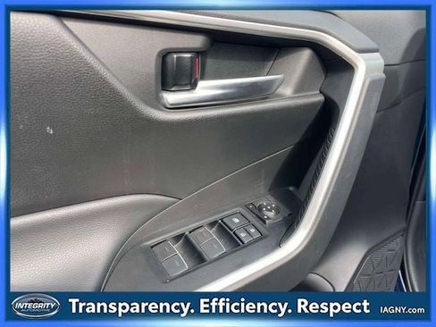 Used 2025 Toyota RAV4 XLE AWD/4WD image 17