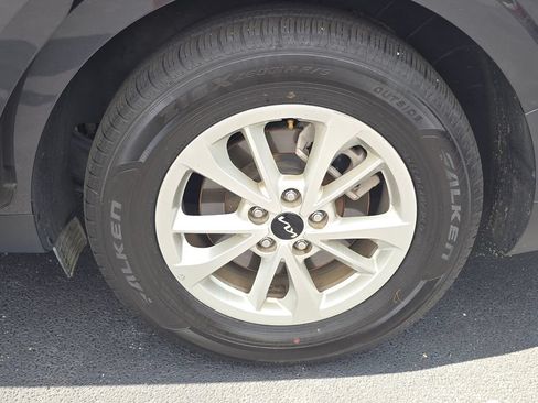 Used 2024 Kia Carnival LX FWD image 14