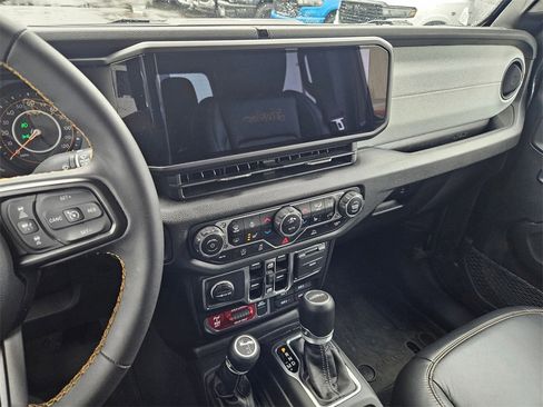 Certified 2024 Jeep Gladiator Sport image 21