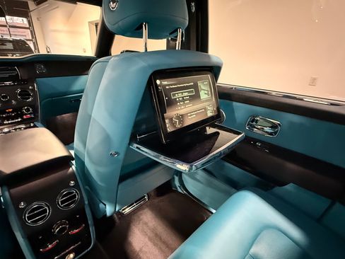 Used 2023 Rolls-Royce Cullinan w/ Cullinan Package image 71