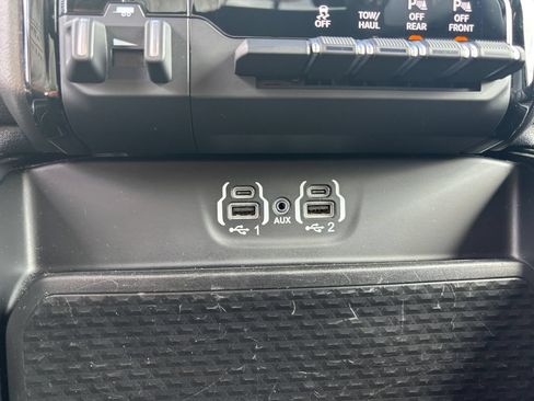 Used 2020 RAM 1500 Laramie w/ Sport Appearance Package AWD/4WD image 27