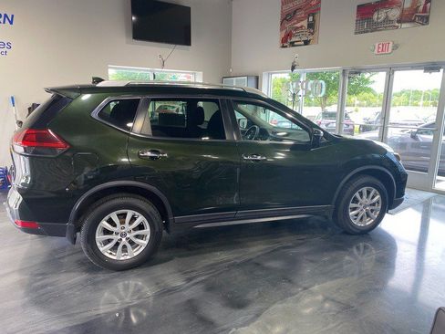 Used 2019 Nissan Rogue SV AWD/4WD image 2