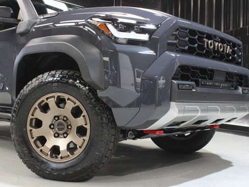 Used 2025 Toyota 4Runner Trailhunter image 11