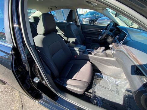 Used 2025 Nissan Altima 2.5 SV image 27