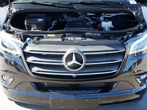 Used 2024 Mercedes-Benz Sprinter 2500 image 8