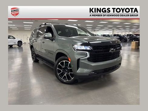 Used 2023 Chevrolet Suburban RST w/ Luxury Package AWD/4WD image 1
