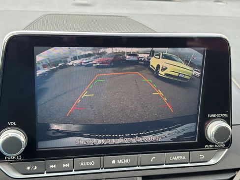 Used 2024 Nissan Altima 2.5 SV AWD/4WD image 32