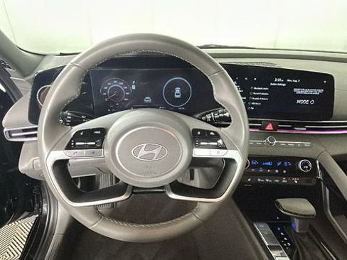 Used 2025 Hyundai Elantra SEL FWD image 14