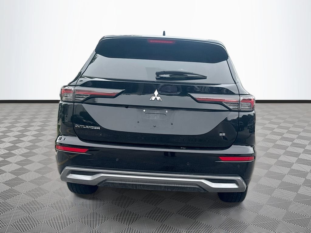 Used 2025 Mitsubishi Outlander SE FWD image 7