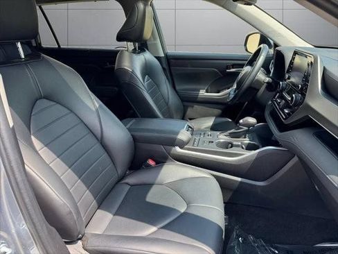 Used 2022 Toyota Highlander XLE AWD/4WD image 79