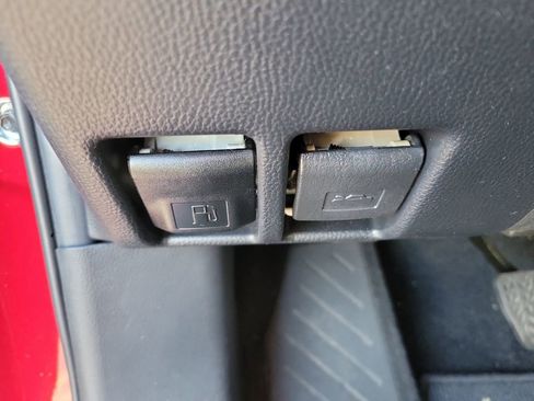 Used 2023 Toyota RAV4 XLE Premium image 32