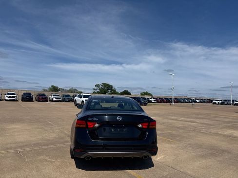 Certified 2021 Nissan Altima 2.5 SR FWD image 18