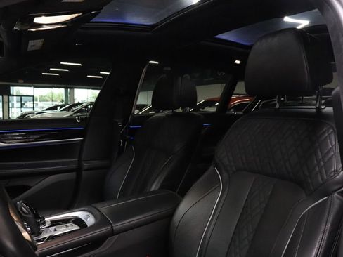 Used 2022 BMW ALPINA B7 xDrive image 11