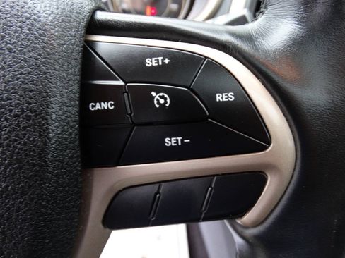 Used 2018 Jeep Cherokee 4WD Limited w/ Luxury Group w/ Luxury Group image 20
