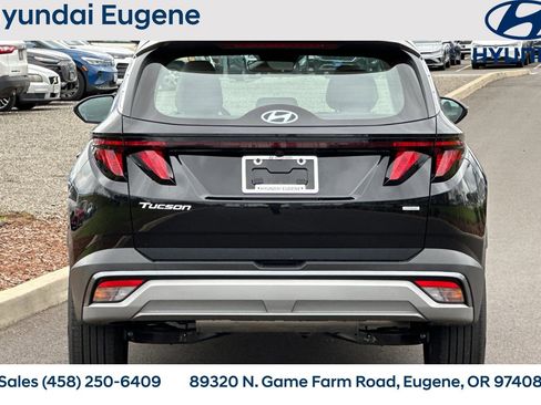 Used 2025 Hyundai Tucson SE image 4