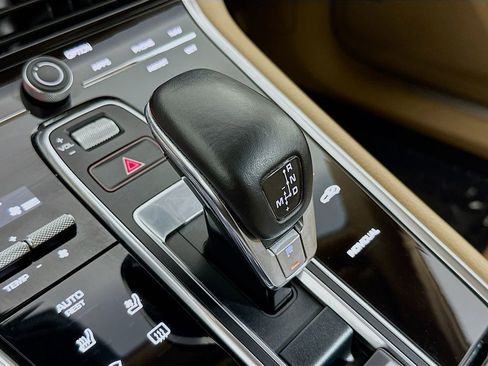 Used 2018 Porsche Panamera 4 image 19
