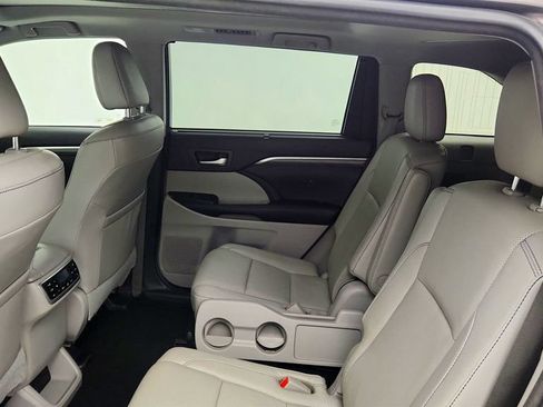 Used 2018 Toyota Highlander Limited Platinum AWD/4WD image 20